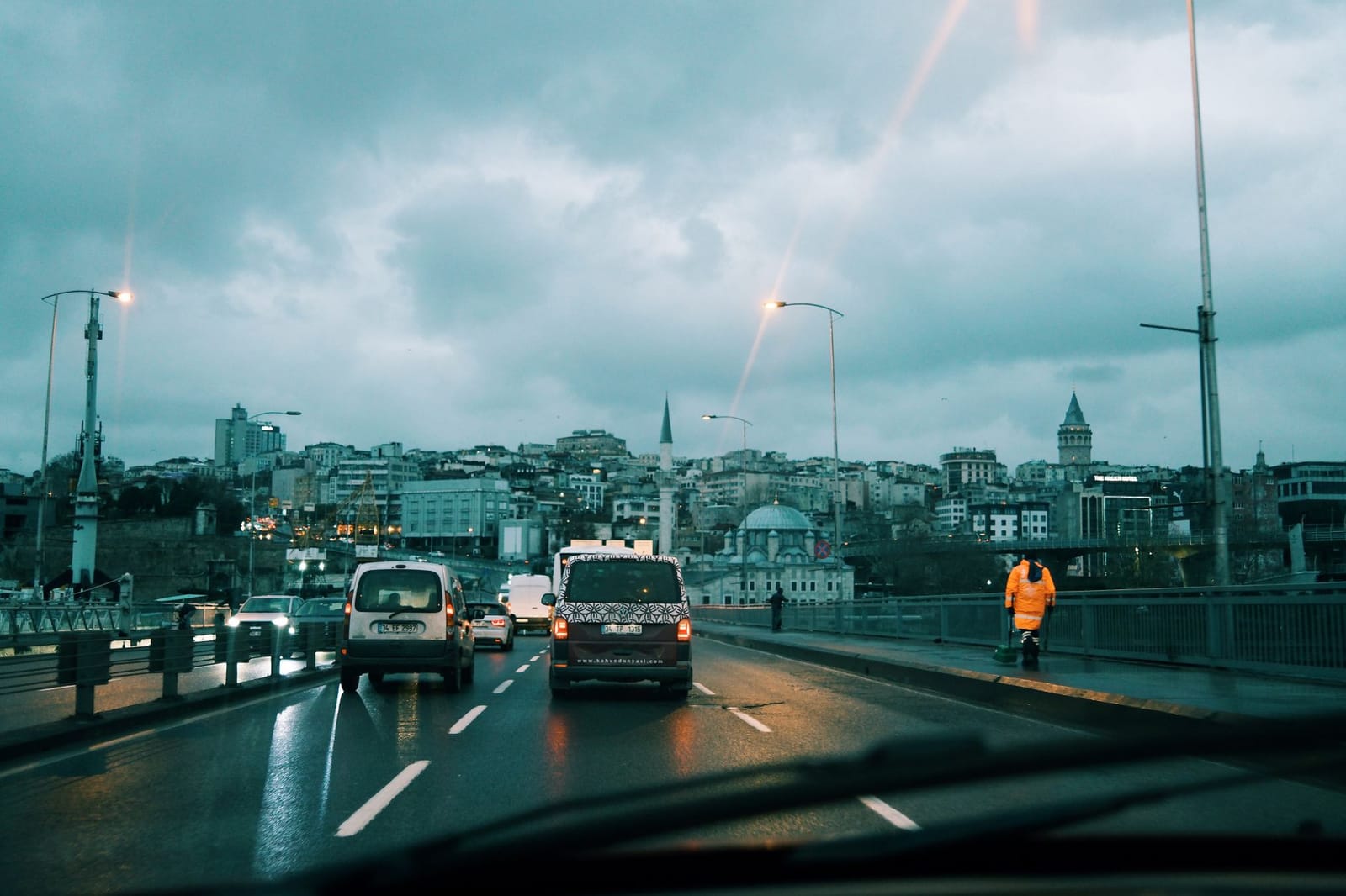 Cómo alquilar un coche en Estambul con consejos sobre tráfico peajes y aparcamiento İSPARK