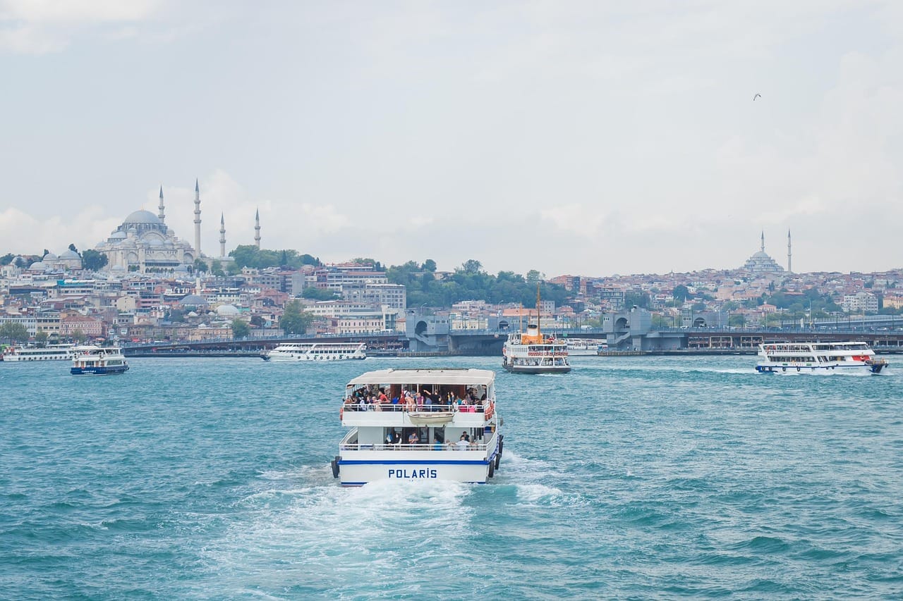 Ramazan Bayramı 2026 en Estambul con fechas clave monumentos cerrados y transporte público gratuito