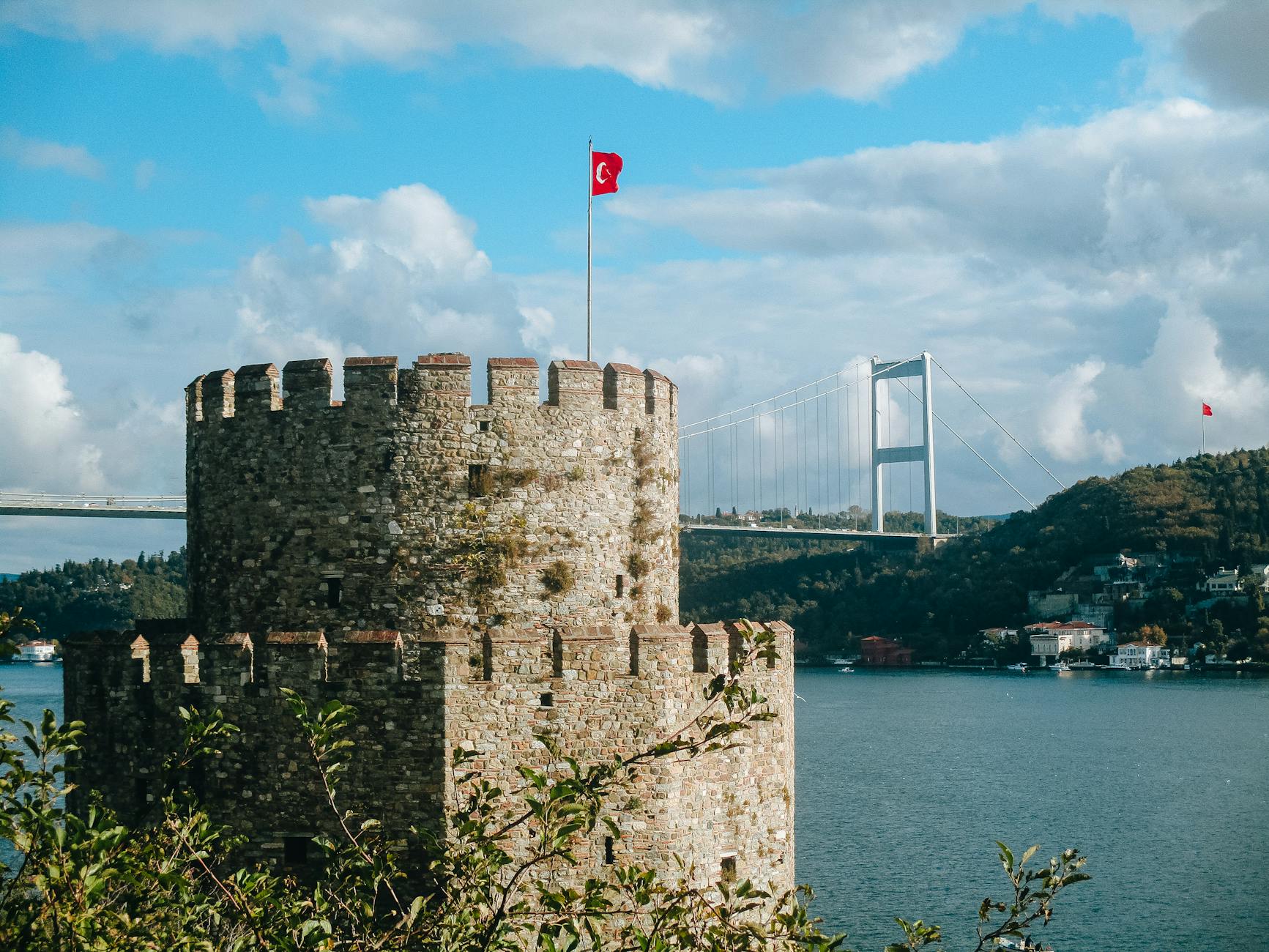 La fortaleza de Rumeli Hisarı domina el paisaje del Bósforo en Sarıyer.