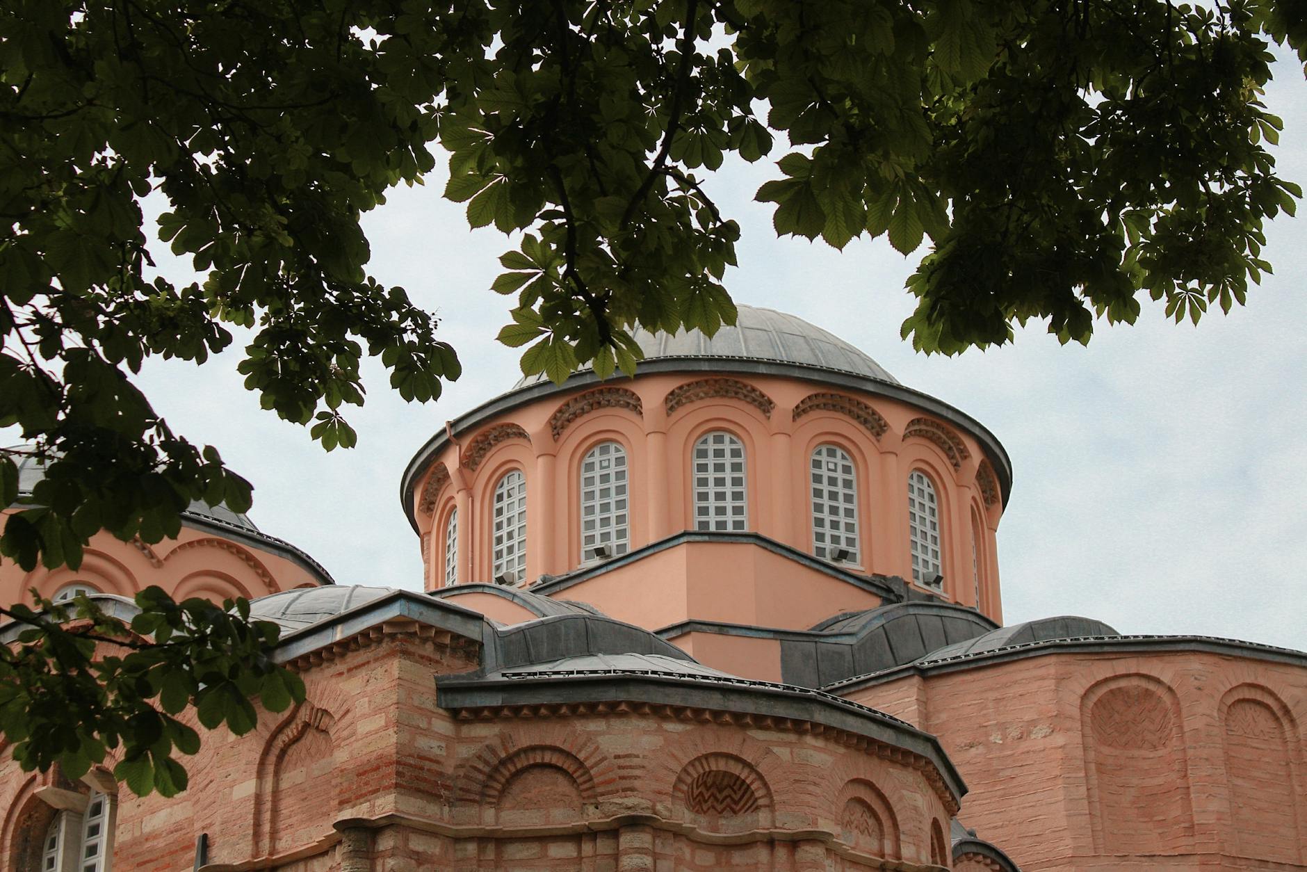 El Tesoro Oculto de Zeyrek: Tras los Pasos del Monasterio de Cristo Pantocrátor